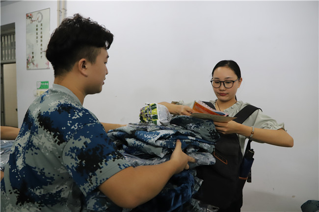 初秋的小欢喜  萌新的新生活 太阳成喜迎2019级新生