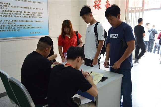 初秋的小欢喜  萌新的新生活 太阳成喜迎2019级新生