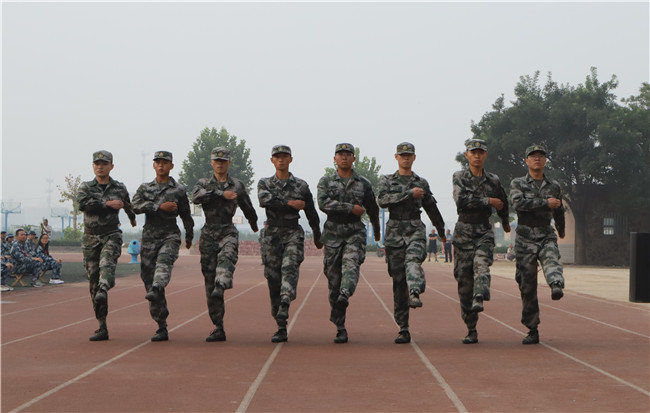 太阳成举行2019级新生军训开营仪式