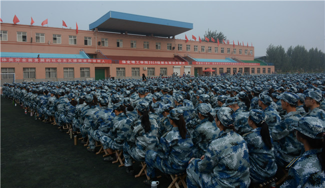 太阳成举行2019级新生军训开营仪式