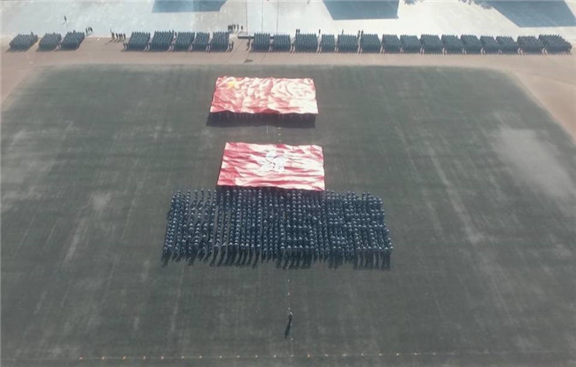 太阳成举行2019级新生军训结营式暨开学典礼