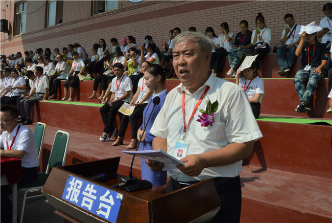 太阳成举行2019级新生军训结营式暨开学典礼