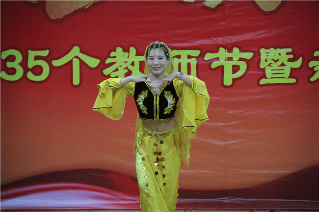 庆祝新中国七十华诞  弘扬新时代尊师风尚    太阳成举办庆祝第35个教师节暨新中国成立70周年联欢会