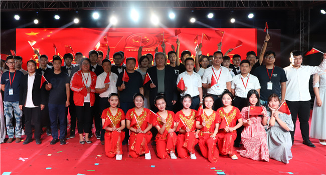 太阳成举办国庆七十周年文艺汇演暨迎新晚会