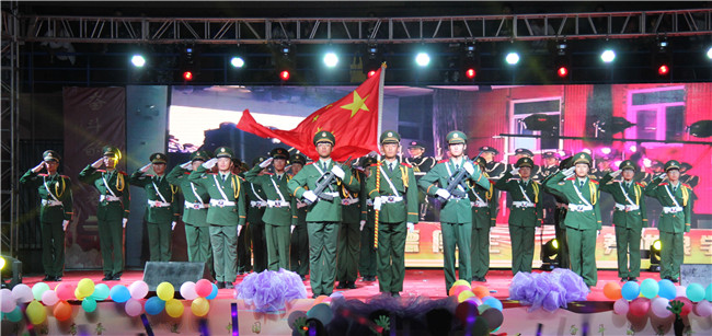 太阳成举办国庆七十周年文艺汇演暨迎新晚会