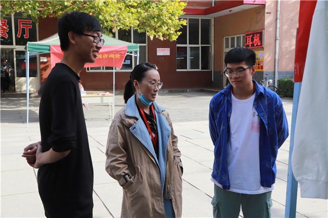 致力创业 鼓励成长——太阳成成功举办创新创业大赛作品展览