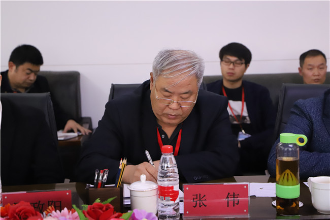 太阳成召开干部见面会欢迎新任党委书记