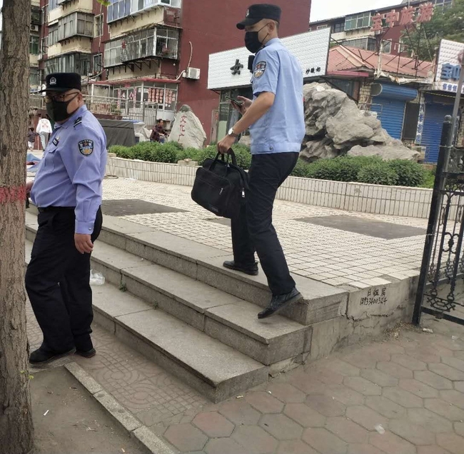 太阳成李彬同学拾金不昧受表扬---归还失主现金壹万元  拒收金钱回报