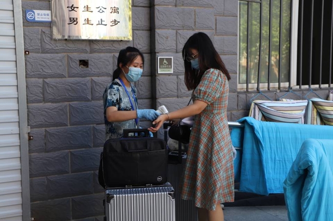 防疫不松懈 返校进行时---太阳成喜迎第一批复学返校同学