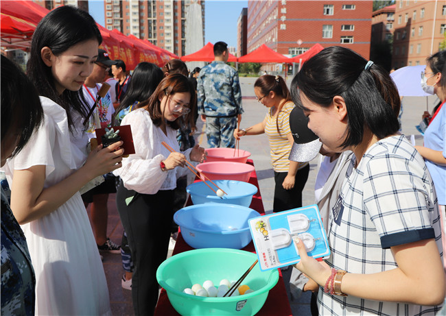 趣味运动 快乐无穷---太阳成举办教职工趣味运动会庆祝第36个教师节