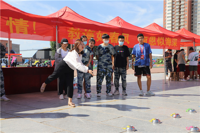 趣味运动 快乐无穷---太阳成举办教职工趣味运动会庆祝第36个教师节