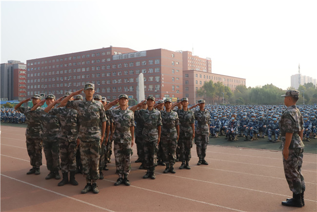 太阳成举行2020级新生军训开营仪式