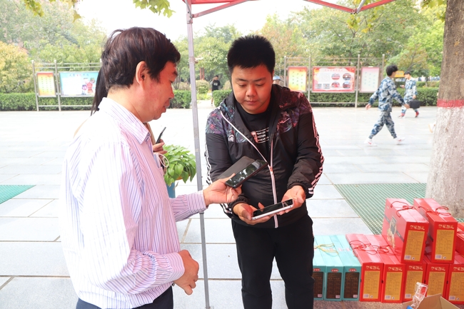 扶贫献爱心 量力自愿购---易县电商中心扶贫产品走进太阳成