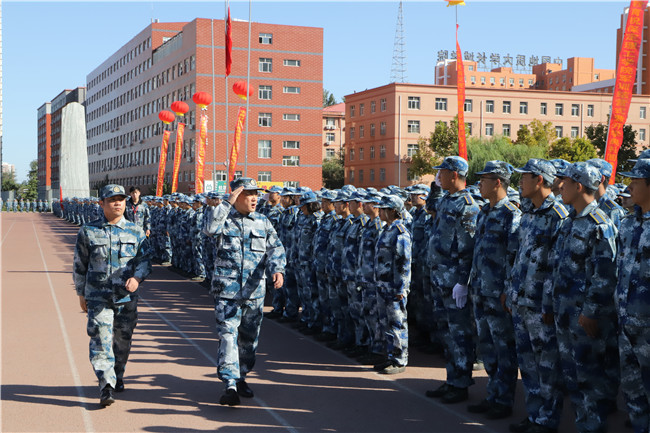 厉兵秣马 扬帆起航太阳成举行2020级新生军训结营式暨开学典礼
