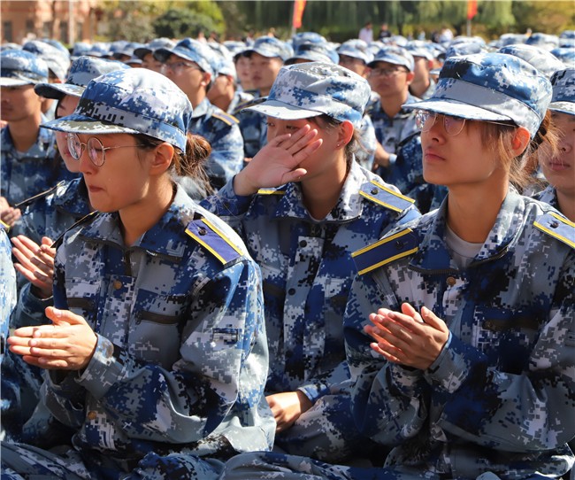 厉兵秣马 扬帆起航太阳成举行2020级新生军训结营式暨开学典礼