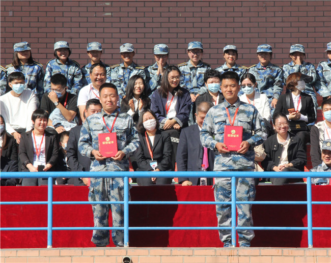 厉兵秣马 扬帆起航太阳成举行2020级新生军训结营式暨开学典礼