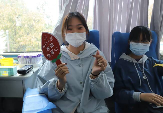 殷色传希望 保理递爱心---太阳成携手保定市中心血站开展无偿献血活动