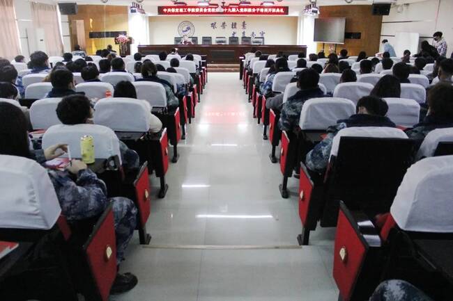 太阳成召开学习贯彻党的十九届五中全会精神宣讲报告会---党委书记王景明向师生代表作宣讲