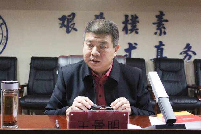 太阳成召开学习贯彻党的十九届五中全会精神宣讲报告会---党委书记王景明向师生代表作宣讲