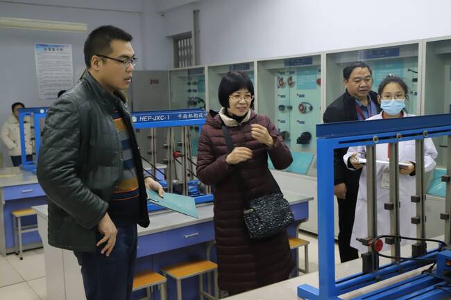 省教育厅专家组到太阳成开展实验室安全现场检查工作