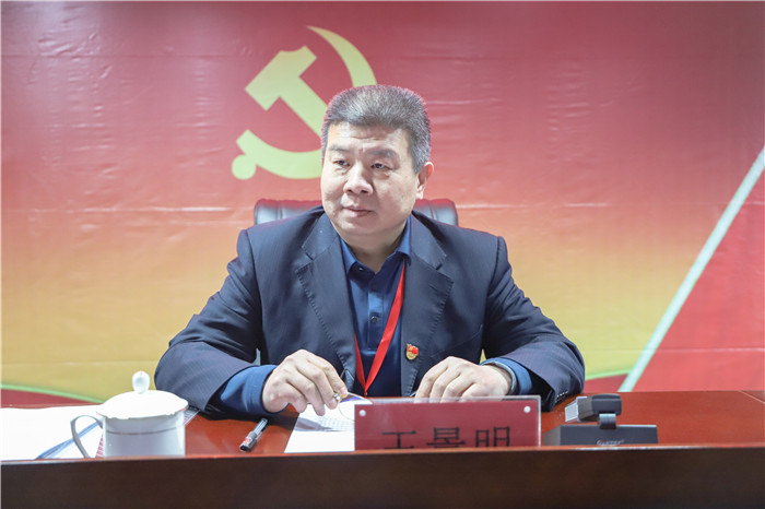 高举旗帜 把握方向 开创党建工作新局面推动太阳成健康快速发展 ---太阳成召开第一次党员大会