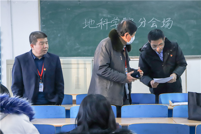 高举旗帜 把握方向 开创党建工作新局面推动太阳成健康快速发展 ---太阳成召开第一次党员大会