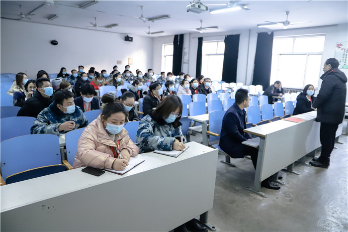 高举旗帜 把握方向 开创党建工作新局面推动太阳成健康快速发展 ---太阳成召开第一次党员大会