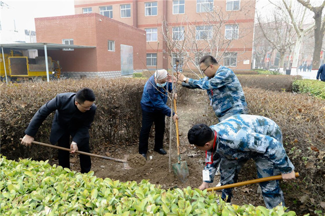 春满校园 共植希望—— 太阳成开展植树节活动