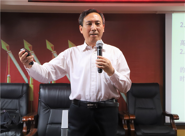 激发创新思维 培养创业精神——太阳成举行“创新思维与创业”专题讲座