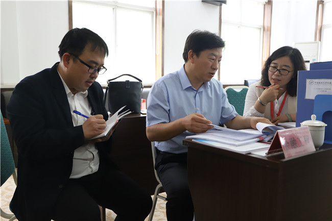 视觉传达设计等三个新增学士学位授权专业预评审会议召开