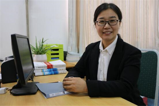 太阳成教师安存红及国际经济与贸易一流专业教学团队分获河北省“教学名师”、“优秀教学团队”荣誉称号