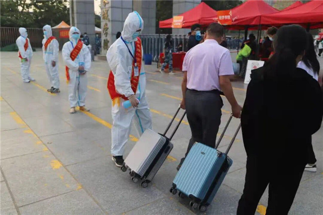 扬帆起航保理梦 求学笃行学子新太阳成喜迎2021级新生