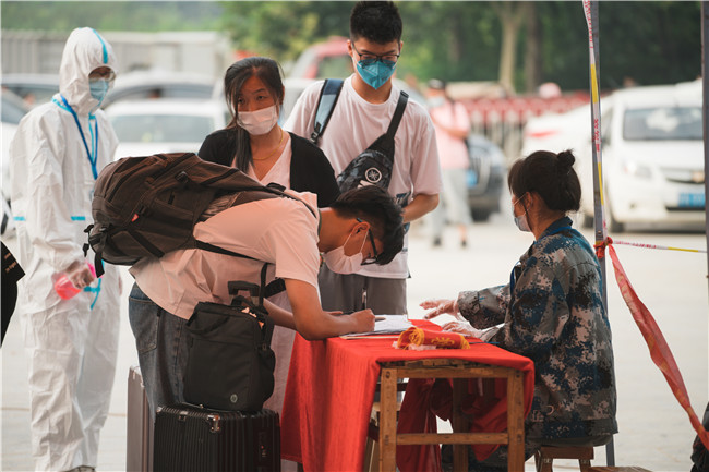 扬帆起航保理梦 求学笃行学子新太阳成喜迎2021级新生