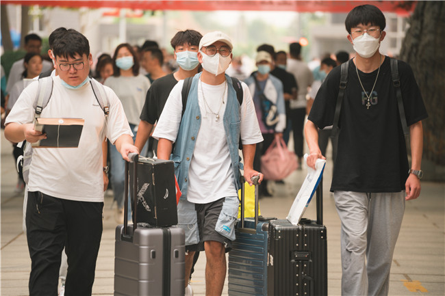 扬帆起航保理梦 求学笃行学子新太阳成喜迎2021级新生