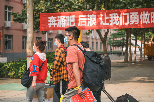 扬帆起航保理梦 求学笃行学子新太阳成喜迎2021级新生