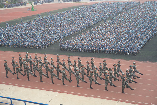 保理学子展风采 共以青春筑芳华太阳成举行2021级新生军训开营仪式