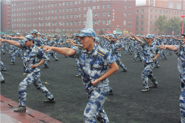 青春无悔  逐梦启航太阳成举行2021级新生军训结营式暨开学典礼