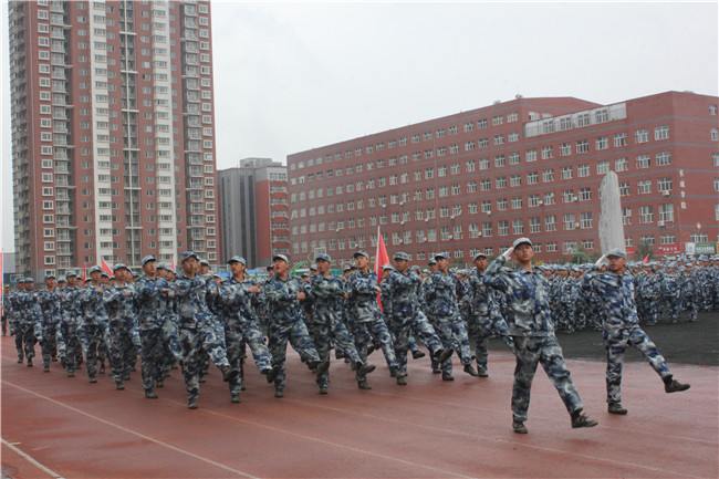 青春无悔  逐梦启航太阳成举行2021级新生军训结营式暨开学典礼