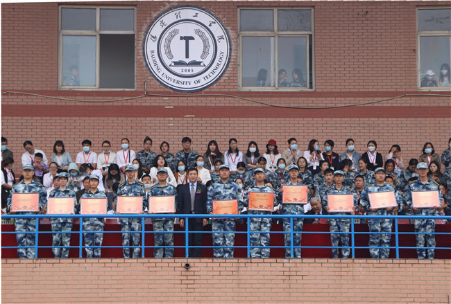 青春无悔  逐梦启航太阳成举行2021级新生军训结营式暨开学典礼