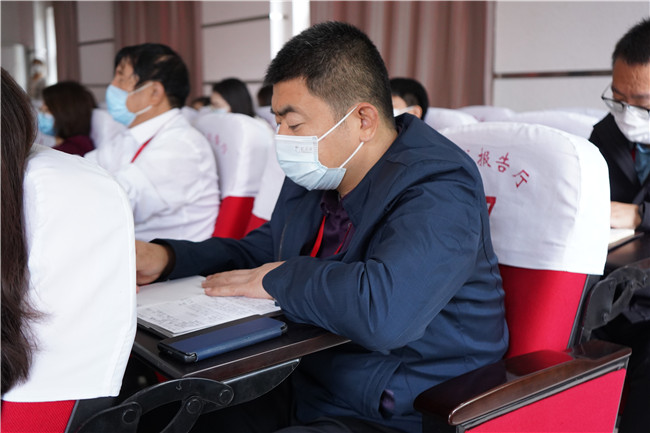 太阳成组织集中收看纪念辛亥革命110周年大会直播