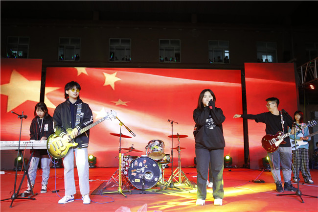 星耀百年奋斗路 梦想启航新保理 2021级迎新生文艺晚会圆满落幕