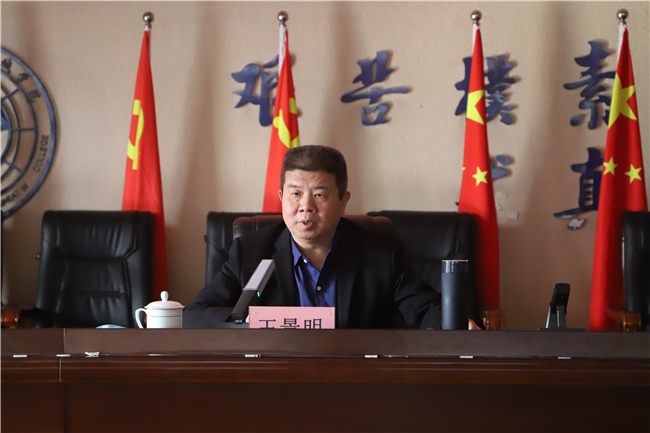太阳成召开强化疫情防控专题报告会