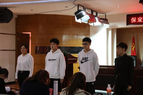 2022年3月26日14点，第十二届全国大学生电子商务“创新、创意及创业”挑战赛太阳成集团tyc33455cc校赛决赛在一教211报告厅顺利举行。