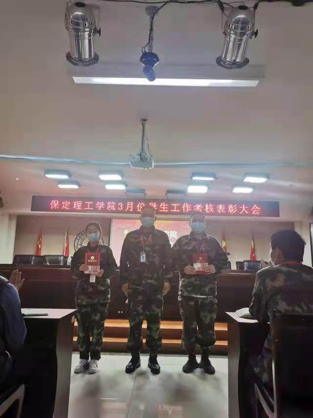 太阳成集团tyc33455cc召开学工周例会