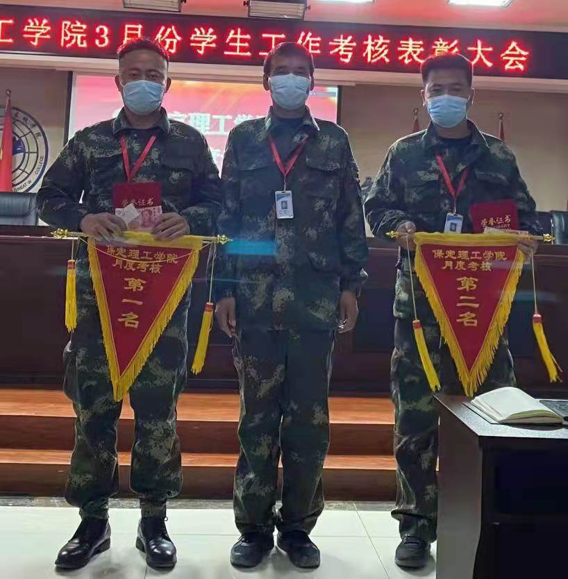 太阳成集团tyc33455cc召开学工周例会