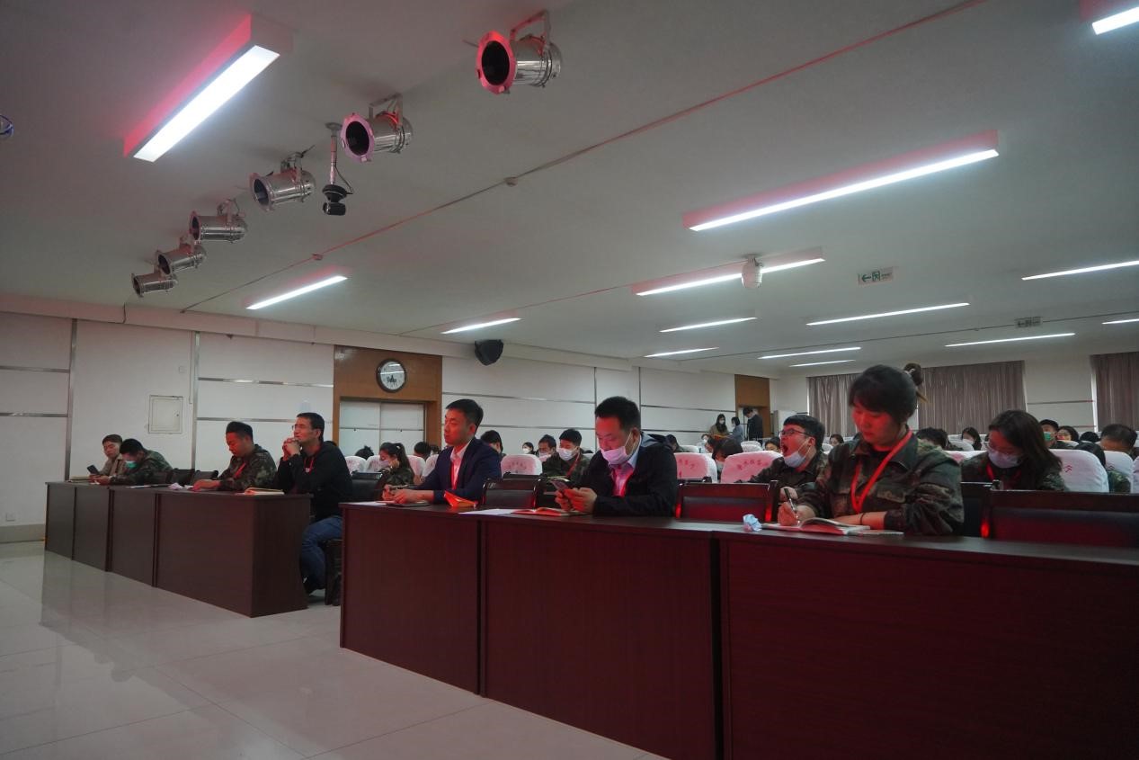 太阳成集团tyc33455cc召开学管干部培训周会2022.5.9