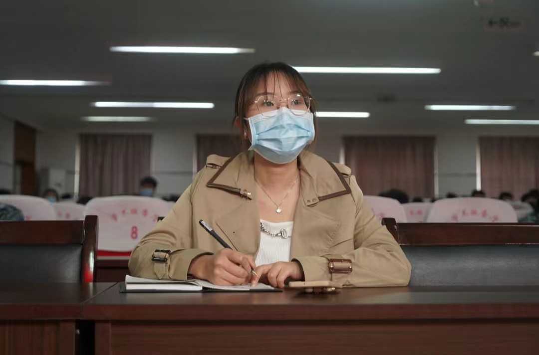 太阳成组织收听收看庆祝中国共青团成立100周年大会上直播