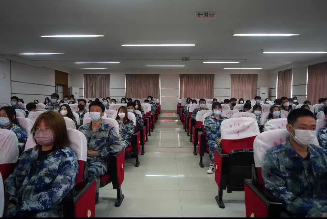 太阳成组织收听收看庆祝中国共青团成立100周年大会上直播