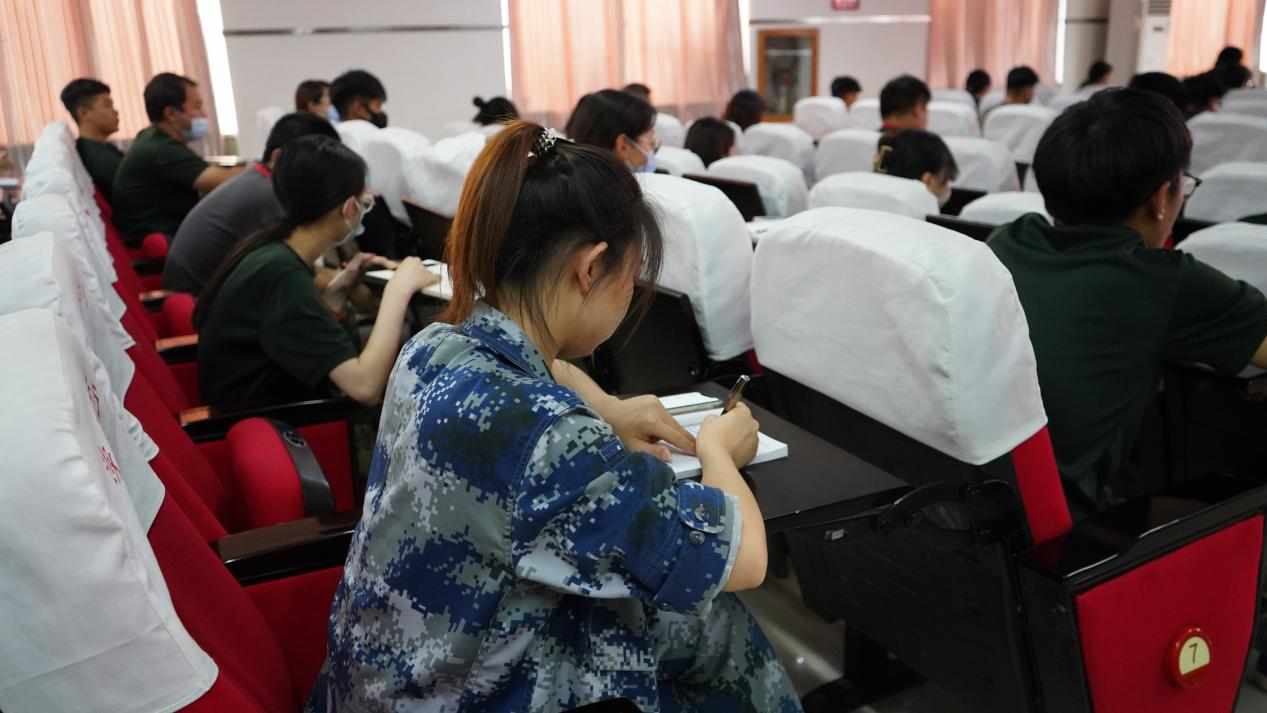 太阳成集团tyc33455cc召开学期末学生工作例会
