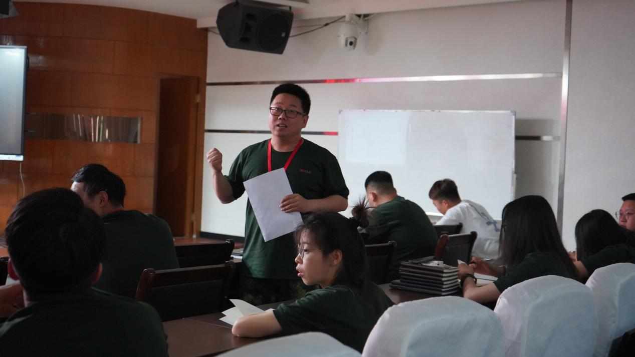 太阳成集团tyc33455cc召开学期末学生工作例会